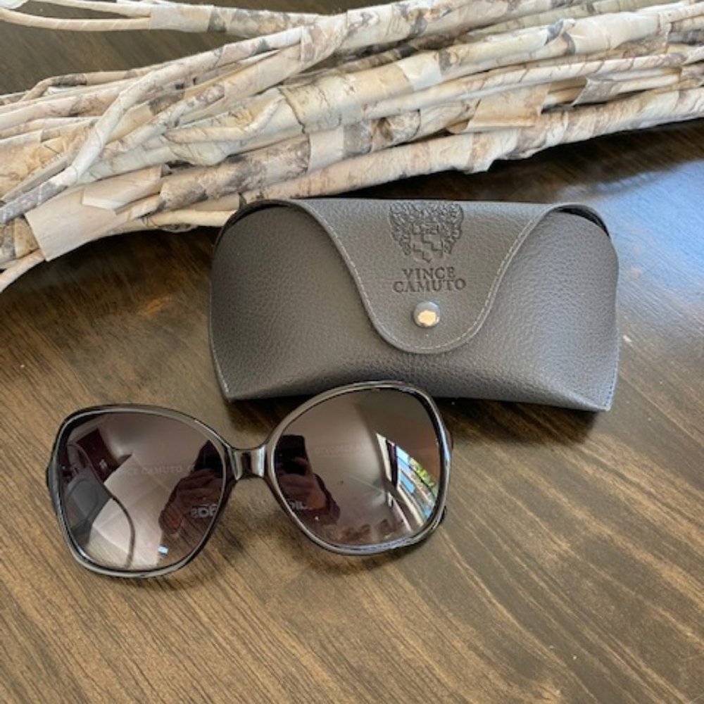 VINCE CAMUTO BLACK OVERSIZED SUNGLASSES